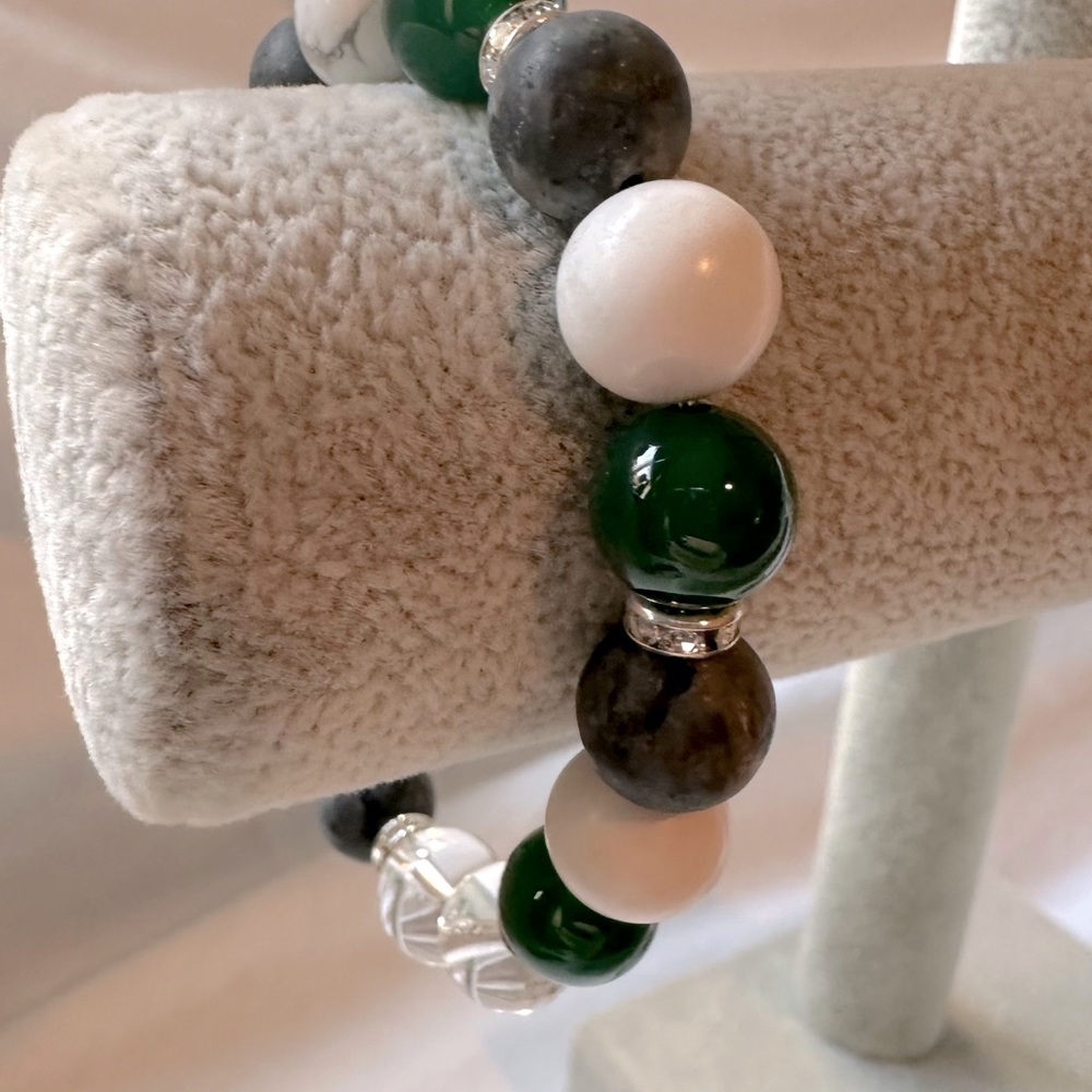 Green, white & grey stretch bracelet